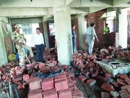 Hammer on two buildings in Ghanoli | घणसोलीत दोन इमारतींवर हातोडा