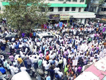 Depositors March On Karnala Bank | ठेवीदारांचा कर्नाळा बँकेवर मोर्चा