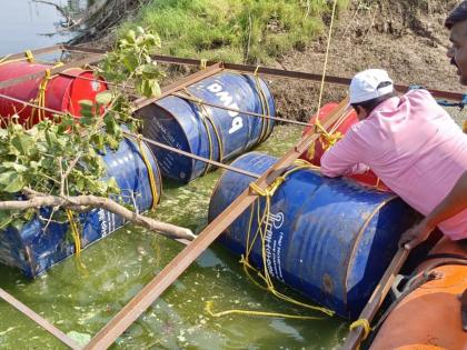 2 rafts, 17 boats destroyed by illegal sand mining in Bhima river bed | भीमा नदी पात्रात होणारा अवैध वाळू उपसा करणाऱ्या २ तराफा, १७ होड्या केल्या नष्ट