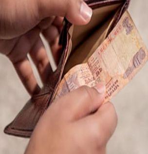 Money Saving Tips: पैसा हातात टिकत नाही, तुमच्या या ५ कॉमन सवयी बदला; गडगंज बँक बॅलन्स जमेल
