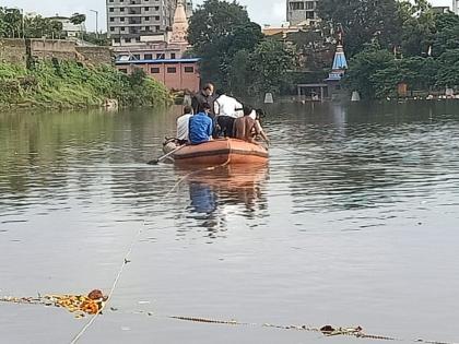 Two Ganesh devotees drowned in Nashik Road; Search begins | नाशिकरोडला दोघे गणेशभक्त नदीत बुडाले; शोधकार्य सुरु