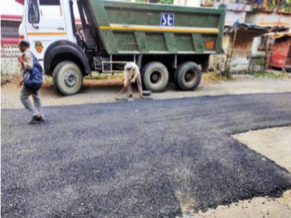 Alas, asphalt again! Residential Area Residents Confused: Relief Temporary; But there were series of pits | अरेच्चा, पुन्हा डांबरच! निवासी भागातील रहिवासी संभ्रमात : दिलासा तात्पुरता;  पण खड्ड्यांची मालिका जैसे थे 