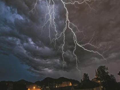 Three killed in lightning strike in Chalisgaon area; Two children among the dead | चाळीसगाव परिसरात वीज पडून तीन जण ठार; मृतांमध्ये दोन मुलांचा समावेश Three killed in lightning strike in Chalisgaon area; Two children among the dead | चाळीसगाव परिसरात वीज पडून तीन जण ठार; मृतांमध्ये दोन मुलांचा समावेश