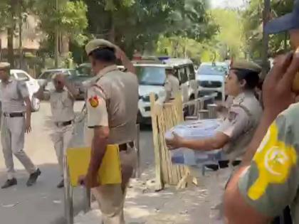 Swati Maliwal Case Delhi Police seized CCTV DVR from Chief Minister's residence | Swati Maliwal Case : दिल्ली पोलिसांनी मुख्यमंत्र्यांच्या निवासस्थानातून सीसीटीव्ही डीव्हीआर जप्त केला