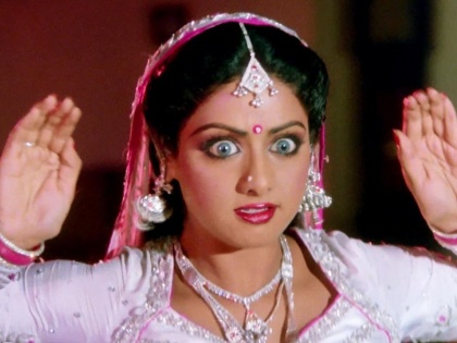sridevi eyes effected in nagina film after changing many lenses | OMG! ‘नागिन’ बनण्यासाठी श्रीदेवींनी पत्करला होता इतका मोठा धोका!