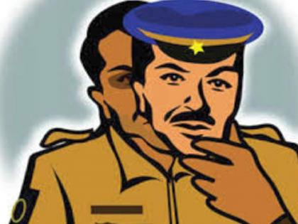 a robber pretending to be a policeman caught; 1 lakh 7 thousand worth of goods seized | पोलीस असल्याची बतावणी करून लुटणारा गजाआड; १ लाख ७ हजारांचा मुद्देमाल जप्त