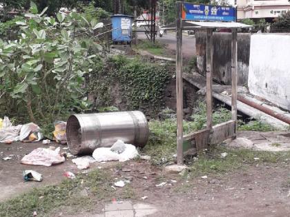 Garbage bins of Nagpur Municipal Corporation in garbage | महापालिकेच्या डस्टबिनच कचऱ्यात, कोण देणार लक्ष?