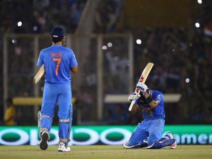 ms Dhoni is retiring, virat Kohli posting a photo on Twitter ... | धोनी निवृत्त होतोय, कोहलीने ट्विटरवर फोटो पोस्ट करून सांगितलं असं काही...