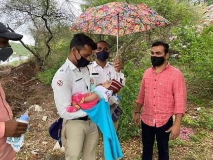 The 'genius' investigation of the pune kothrud police, finally, in the arms of the cute Chimukali relatives | अखेर ती गोंडस चिमुकली नातेवाईकांच्या कुशीत, पोलिसांचा 'प्रतिभा'वान तपास