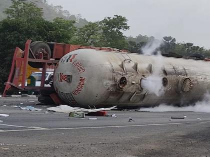 accident of tanker-tempo near mendhvan on Mumbai ahmadabad highway | मेंढवणजवळ टँकर-टेम्पोचा भीषण अपघात; गॅस गळतीमुळे वाहतूक खोळंबली