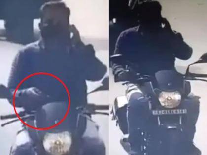 Bike Rider Shocking Video: Phone in both hands while riding the bike, say, the busiest man in the world no traffic rules follow | Bike Rider Shocking Video: सोशल मीडियावर बोंबाबोंब! बाईक चालवता चालवता दोन्ही हातात फोन, म्हणतातय, सर्वात बिझी माणूस