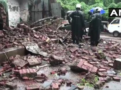 1 killed in Mhada building wall collapse | म्हाडा इमारतीची भिंत कोसळून 1 ठार