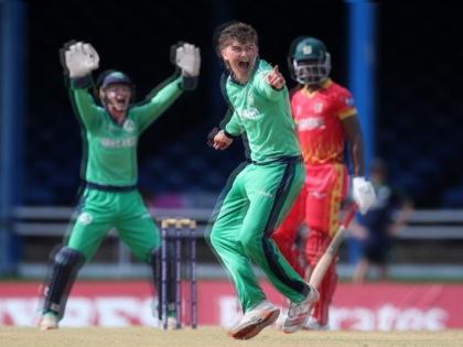 Earthquake felt at Ireland Zimbabwe match camera started shaking here and there watch video U19 World Cup 2022 | Earthquake U-19 World Cup 2022: भूकंपाच्या धक्क्याने भरसामन्यात अचानक कॅमेरा हलू लागला अन् मग...