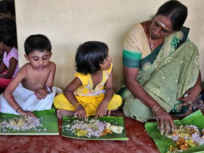 sitting on floor for supper is extremely beneficial for health | जमिनीवर बसुन जेवण्याचे आहेत भरपूर फायदे, इतके की म्हणाल ही भारतीय पद्धतच सर्वात बेस्ट