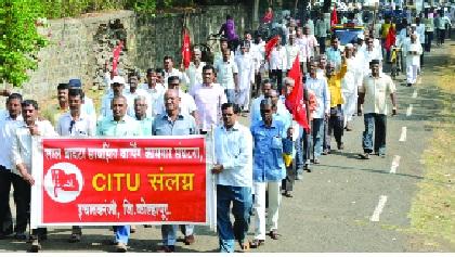 Ichalkaranji Sising-Warping Workers' Front: To call off the office on Friday, request to the province's office | इचलकरंजीत सायझिंग-वार्पिंग कामगारांचा मोर्चा : शुक्रवारी कार्यालयाला टाळे ठोकणार,प्रांत कार्यालयाला निवेदन