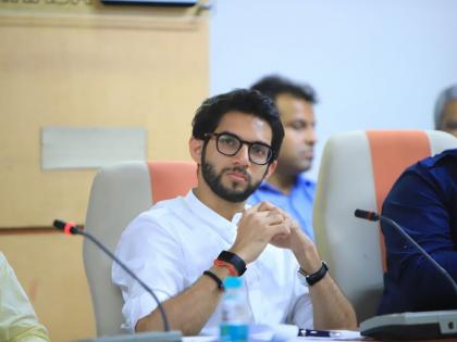 Shiv Sena unsatisfied on BDD Redevelopment Committee; Aditya Thackeray displeases with Chief Minister | बीडीडी चाळ पुनर्विकास समितीतून शिवसेनेला डावललं; आदित्य ठाकरेंची मुख्यमंत्र्यांवर नाराजी 