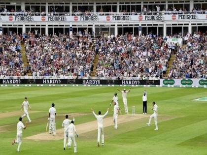 Food is the full moon ... India, the food prepared for the England team, he eats the poor! | अन्न हे पूर्णब्रह्म... भारत, इंग्लंड संघासाठी तयार केलेलं जेवण त्यांनी गरिबांना खाऊ घातलं!