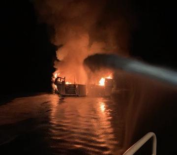 33 Missing in scuba Boat Fire in California | कॅलिफोर्नियामध्ये स्कुबा डायव्हिंग बोटीला भीषण आग; 33 जण बेपत्ता