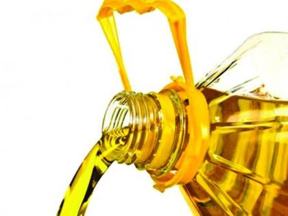 Imported edible oil price already hiked before import policy | आयात धोरण निश्चितीआधीच वधारले खाद्य तेलाचे भाव!