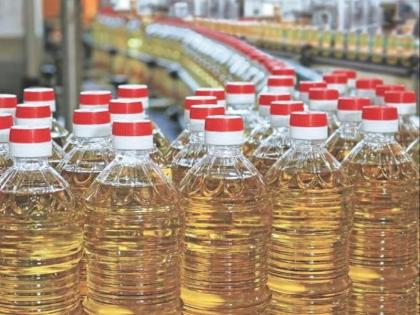 Edible oil prices fall for the first time in six months | सहा महिन्यांनंतर प्रथमच खाद्यतेलाच्या दरात घट