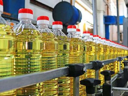 Decline in edible oil due to lack of demand! Soybeans fall by Rs 10 | मागणीअभावी खाद्यतेलात घसरण! सोयाबीनमध्ये १० रुपयांची घट