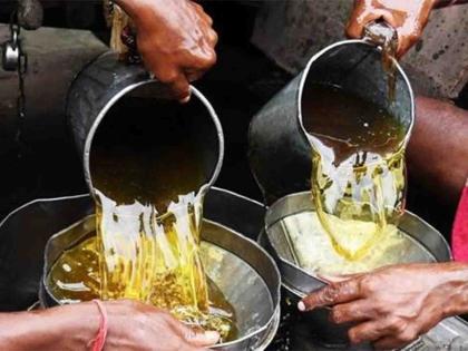 in mumbai health expert advice to avoid using spare edible oil increased heart disease and adulteration risk | सुट्टे खाद्यतेल घरी आणू नका; हृदयविकार, भेसळीचा धोका, किराणा दुकानांत सर्रास विक्री