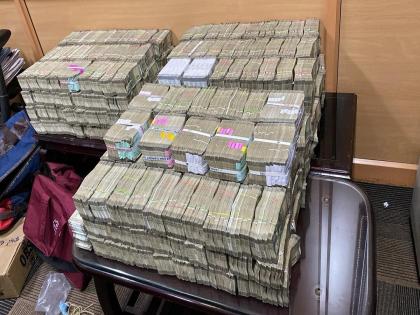 ED action in money laundering case related to lottery; Raids in several states, seizure of crores of rupees | लॉटरीशी संबंधित मनी लाँड्रिंग प्रकरणात ED चे अनेक राज्यांमध्ये छापे, कोट्यवधी रुपये जप्त