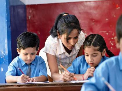 According to the new education policy, the state's textbooks will be changed in phases! | नवीन शिक्षण धोरणानुसार राज्यातील पुस्तके टप्प्याटप्प्याने बदलणार! According to the new education policy, the state's textbooks will be changed in phases! | नवीन शिक्षण धोरणानुसार राज्यातील पुस्तके टप्प्याटप्प्याने बदलणार!