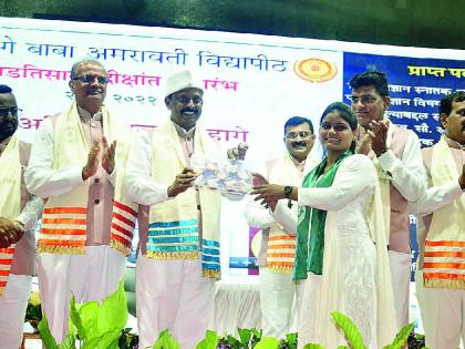 agricultural labor daughter earned gold medal in amravati university; She won five gold, four silver and two linear prizes at the university | शेतमजुराची लेक ठरली सुवर्णकन्या; सर्वाधिक ५ सुवर्ण, ४ रौप्य व २ राेख पारितोषिके पटकाविली