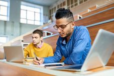 Student surprised when filling out a scholarship application | शिष्यवृत्ती अर्ज भरताना विद्यार्थी हैराण Student surprised when filling out a scholarship application | शिष्यवृत्ती अर्ज भरताना विद्यार्थी हैराण