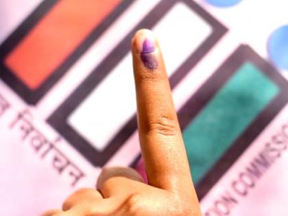 262 Voting rights exercised by the elderly and disabled | २६२ वृद्ध अन् दिव्यांगानी बजावला मतदानाचा हक्क; घरबसल्या आपला मतदानाचा हक्क बजावला