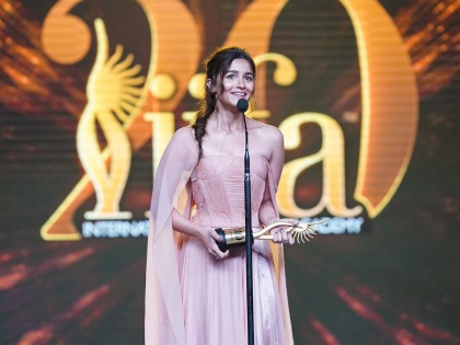 Iifa Awards 2019: winner list best film best actor best actress best director ranveer singh alia bhatt | Iifa Awards 2019: आलिया भट सर्वोत्कृष्ट अभिनेत्री, रणवीर सिंग सर्वोत्कृष्ट अभिनेता