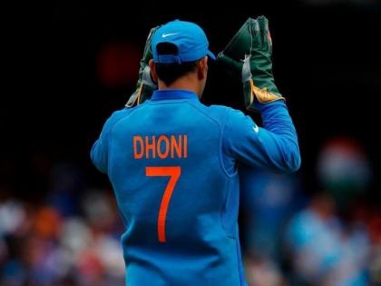 Social media became 'Dhoni', expressing sentiments from passionate fans | सोशल मीडिया झाला 'धोनी'मय, भावूक चाहत्यांकडून भावना व्यक्त  