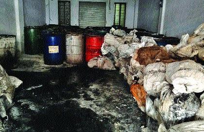 Chemical waste found in palghar | रासायनिक कचऱ्याचा साठा सापडला