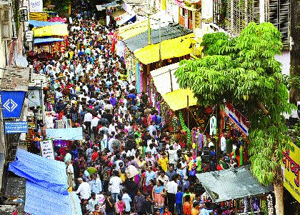 Ganpati decorated the market with decorative materials | गणपती सजावट साहित्याने मार्केट सजले