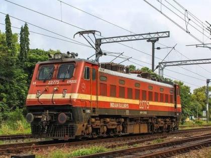 For 60,000, he sold a railway engine worth five crores | ६० हजारांसाठी त्याने पळवले चक्क पाच कोटींचे रेल्वे इंजिन; अधिकाऱ्याविरुद्ध गुन्हा दाखल