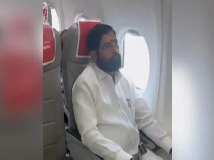 Leaders waiting for the CM Eknath Shinde, but Due to landing problem plane divert Jalgaon | मुख्यमंत्र्यांच्या प्रतिक्षेत नेते, मात्र विमानाचं लॅन्डींगच नाही; सगळेच माघारी गेले