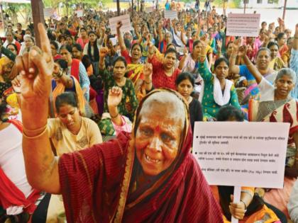 Now the health workers have become aggressive ...; Indefinite movement called once again | आता आरोग्यसेविका झाल्या आक्रमक...; पुन्हा एकदा पुकारले बेमुदत आंदोलन