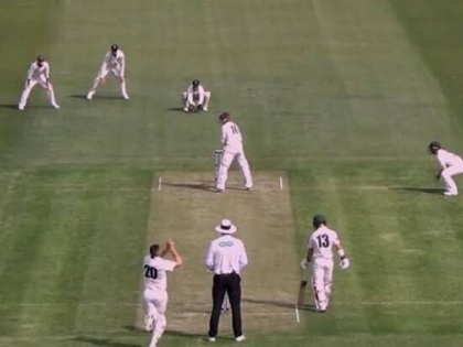 He stood up and struck the bowler with his back to the bowler; Video viral | ऐकावं ते नवलंच! गोलंदाजाला पाठ दाखवून तो उभा राहीला आणि चक्क चौकार लगावला; व्हिडीओ वायरल