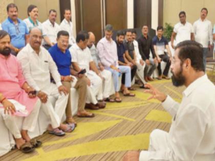 Eknath Shinde with BJP! Clear indications at the meeting in Guwahati; So far, 43 MLAs have given their support | एकनाथ शिंदे भाजपसोबत! गुवाहाटीतील बैठकीत स्पष्ट संकेत; आतापर्यंत ४३ आमदारांचे मिळाले समर्थन