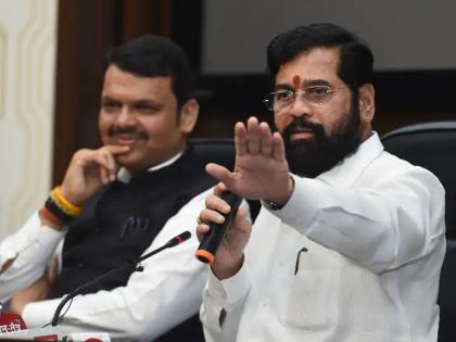 Show the Chief Minister who hasn't stepped out of the house for two and a half years and get a reward, Eknath Shinde's advice to Uddhav Thackeray | अडीच वर्षे घराबाहेर न पडलेला मुख्यमंत्री दाखवा आणि बक्षीस मिळवा, एकनाथ शिंदेंचा उद्धव ठाकरेंना टोला