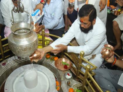 May every person in the state be happy with the blessings of Bhimashankar; Deputy Chief Minister Shinde took darshan of Shivlinga | भीमाशंकराच्या आशीर्वादाने राज्यातील प्रत्येक माणूस सुखी होऊ दे; उपमुख्यमंत्री शिंदेंनी घेतले दर्शन May every person in the state be happy with the blessings of Bhimashankar; Deputy Chief Minister Shinde took darshan of Shivlinga | भीमाशंकराच्या आशीर्वादाने राज्यातील प्रत्येक माणूस सुखी होऊ दे; उपमुख्यमंत्री शिंदेंनी घेतले दर्शन