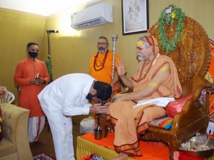 deputy cm eknath shinde meet shankaracharya avimukteshwar saraswati maharaj in mumbai | एकनाथ शिंदे यांनी घेतली शंकराचार्य अविमुक्तेश्वरानंद यांची भेट; म्हणाले, “अभिमानास्पद...” deputy cm eknath shinde meet shankaracharya avimukteshwar saraswati maharaj in mumbai | एकनाथ शिंदे यांनी घेतली शंकराचार्य अविमुक्तेश्वरानंद यांची भेट; म्हणाले, “अभिमानास्पद...”