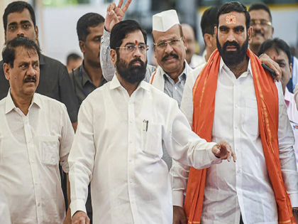 Chief Minister Eknath Shinde's show of strength in Shiv Sena's stronghold; Public meeting, organization of vehicle rally in the city | शिवसेनेच्या बालेकिल्ल्यात मुख्यमंत्र्यांचे शक्तीप्रदर्शन; शहरात वाहन रॅली; २ ठिकाणी जाहीर सभा