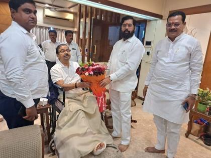 Chief Minister Eknath Shinde meets Shiv Sena MP Gajanan Kirtikar, sparks discussions | मुख्यमंत्री एकनाथ शिंदे यांनी घेतली शिवसेना खासदार गजानन कीर्तिकर यांची भेट, चर्चांना उधाण