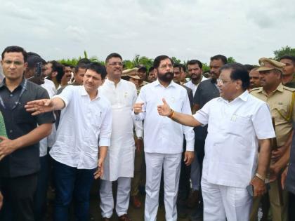 deputy cm eknath shinde visited dharashiv and inspected the huge damage caused to farmers and agriculture due to heavy rains | “बॅगवरचा फोटो कसला पाहता, मदत पाहा”; एकनाथ शिंदे शेतकऱ्यांच्या बांधावर, केली नुकसानीची पाहणी