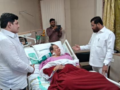 cm eknath shinde meets shahaji bapu patil in breach candy hospital | शहाजीबापू पाटील ब्रीच कॅण्डी रुग्णालयात; CM एकनाथ शिंदेंनी घेतली भेट, केली तब्येतीची विचारपूस