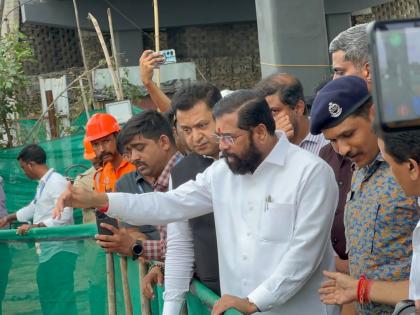 Chief Minister Eknath Shinde visited the accident site near Versova Bay | वर्सोवा खाडीपाशी घडलेल्या दुर्घटनास्थळाला मुख्यमंत्री एकनाथ शिंदे यांनी दिली भेट