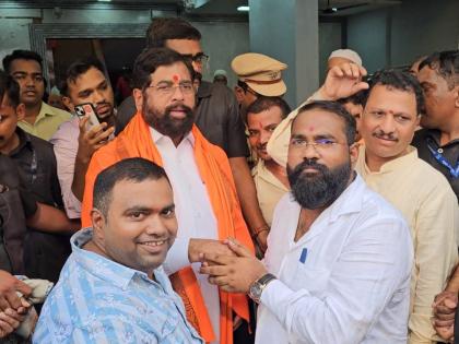 Thane: Chief Minister Eknath Shinde visits controversial Shiv Sena branch in Mumbai | Thane: मुंब्य्रातील वादग्रस्त शिवसेना शाखेला मुख्यमंत्री एकनाथ शिंदेची भेट, शाखाप्रमुखांसह शिवसैनिकांच्या घेतल्या गाठी भेटी