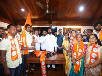 big blow to uddhav thackeray group in palghar and dahanu many office bearers join shiv sena in presence of deputy cm eknath shinde | पालघर-डहाणूत ठाकरे गटाला खिंडार; सरपंच-उपसरपंच-पदाधिकारी शिवसेनेत, एकनाथ शिंदे म्हणाले...